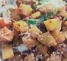 Special Oil-Poured Noodles with Meat Sauce