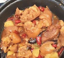 Five-Pot Pig Trotter