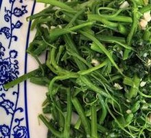 Garlic Stir-fried Pumpkin Shoots