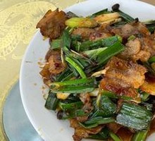 Stir-fried Pork with Garlic Shoots