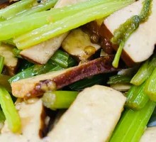 Stir-fried Celery with Tofu Skin