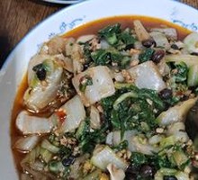 Thick-leaved Vegetable Stewed with Broad Beans