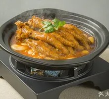 Tender Chicken Feet in Spicy Sauce