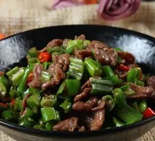 Stir-Fried Beef with Yellow Onion