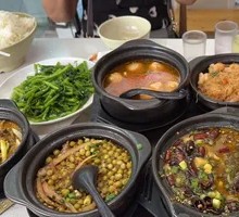 Braised Pork with Peas in Clay Pot