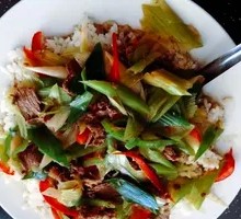 Scallion Stir-Fried Beef Rice Bowl