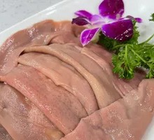 Sliced Pork Kidney with Big Knife