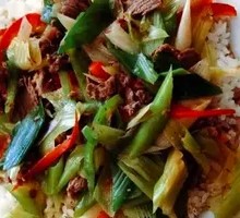 Scallion Stir-Fried Beef Rice Bowl
