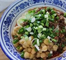 Dry Tossed Noodles with Pork Sauce