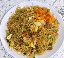 Egg and Pork Stir-Fried Rice Noodles