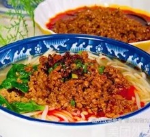 Pea and Mixed Sauce Noodle Soup