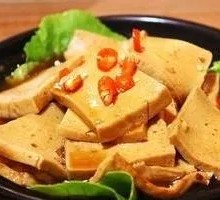 Stewed Tofu with Yellow Sauce (Taiwan Style)