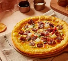 Golden Wheel Super Beef Pizza