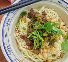 Dry-Mixed Pea and Meat Noodles