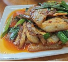 Stir-fried Pork with Garlic Shoots