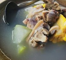 Corn and Radish Stewed Pig's Hoof