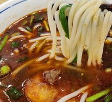 Beef Rice Noodles with Hot Soup