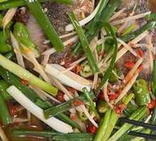 Scallion-Cooked Crucian Carp