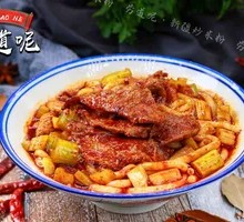 Sauce-Braised Beef Xinjiang Fried Rice Noodles