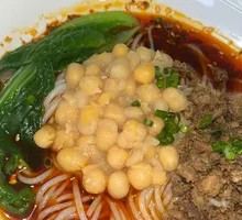 Dry-Mixed Pea and Pork Noodles