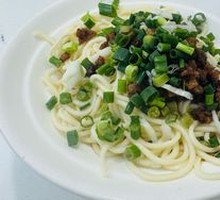 Pea and Meat Sauce Noodles
