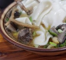 Stewed Chicken with Mushroom Noodles