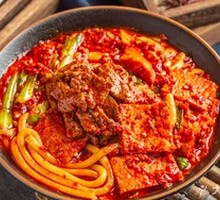 Sauce-Flavored Beef Naan Noodles