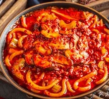 Sauce-Flavored Chicken with Mushroom Rice Noodles
