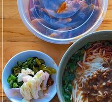 Stewed Meat Noodle Soup with Creamy Broth