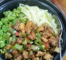 Spicy Pepper Chicken with Rice Crackers