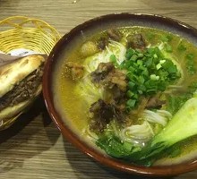 Braised Chicken Hot Pot Rice Noodles