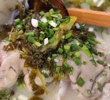Old Jar Sichuan Acidic Cabbage and Pork Trotter Soup
