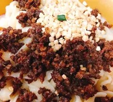 Dry Tossed Noodles with Pork Sauce