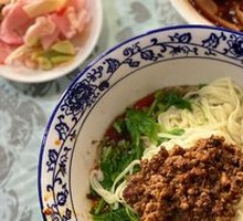 Dry Tossed Noodles with Meat Sauce (One Liang)
