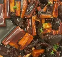 Braised Sea Cucumber with Scallion and Rice Cake