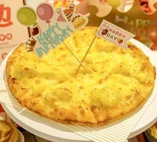Golden Pillow Durian Pizza
