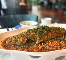 Fish Chili Jiangtu with Flowering Steamed Buns