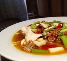 Spicy Fish Chili Stir-fried Crispy Tripe and Chicken Gizzard