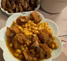 Braised Pig Trotters with Soybeans