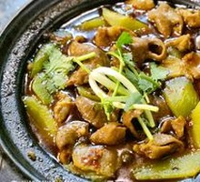 Braised Pork Intestines in Clay Pot