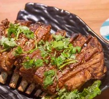 Charcoal-Grilled Lamb Ribs