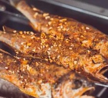 Charcoal-grilled small yellow croaker