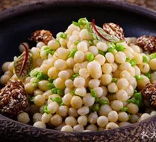 Pearls Falling on Jade Plate