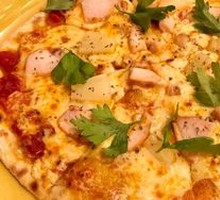 Smoked Chicken Pineapple Pizza