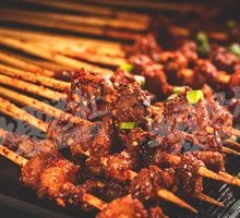Charcoal-grilled Beef Skewers