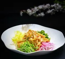 Sour Spicy Lotus Leaf Noodles