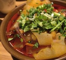 Spicy Potato Slices with Oil Cascade