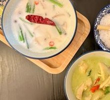 Thai Spicy Coconut Chicken Soup