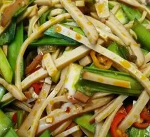 Leek and Tofu Skin Stir-fry