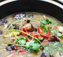 Stewed Intestine and Soybean Rice in Clay Pot